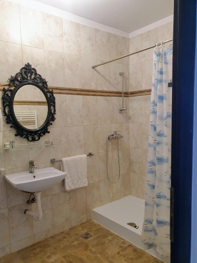 Hotel Queen Бухарест Экстерьер фото